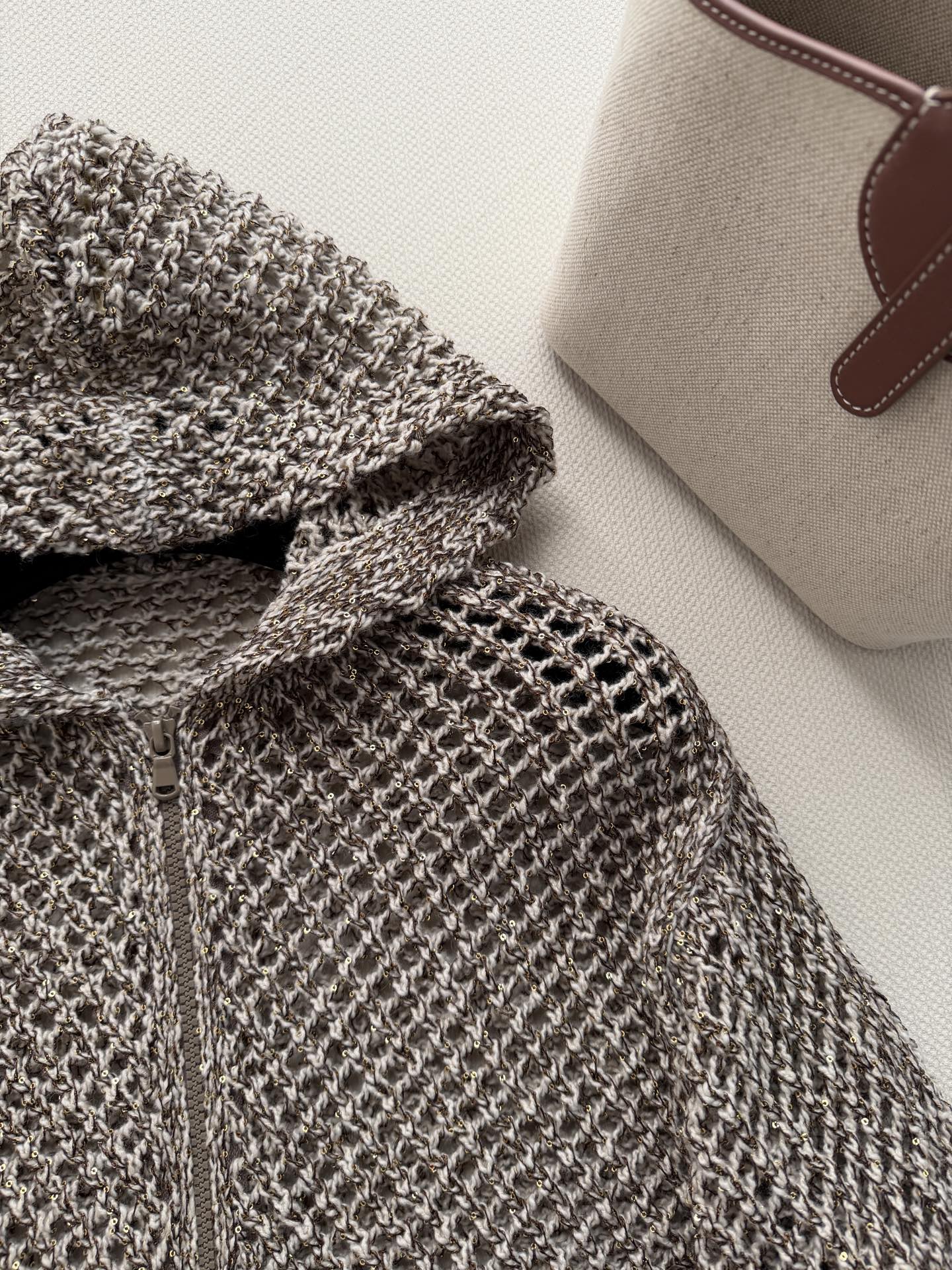 Brunello Cucinelli 26早春系列镂空亮片连帽开衫，混色纱线+高密度亮片，低调闪耀超有质