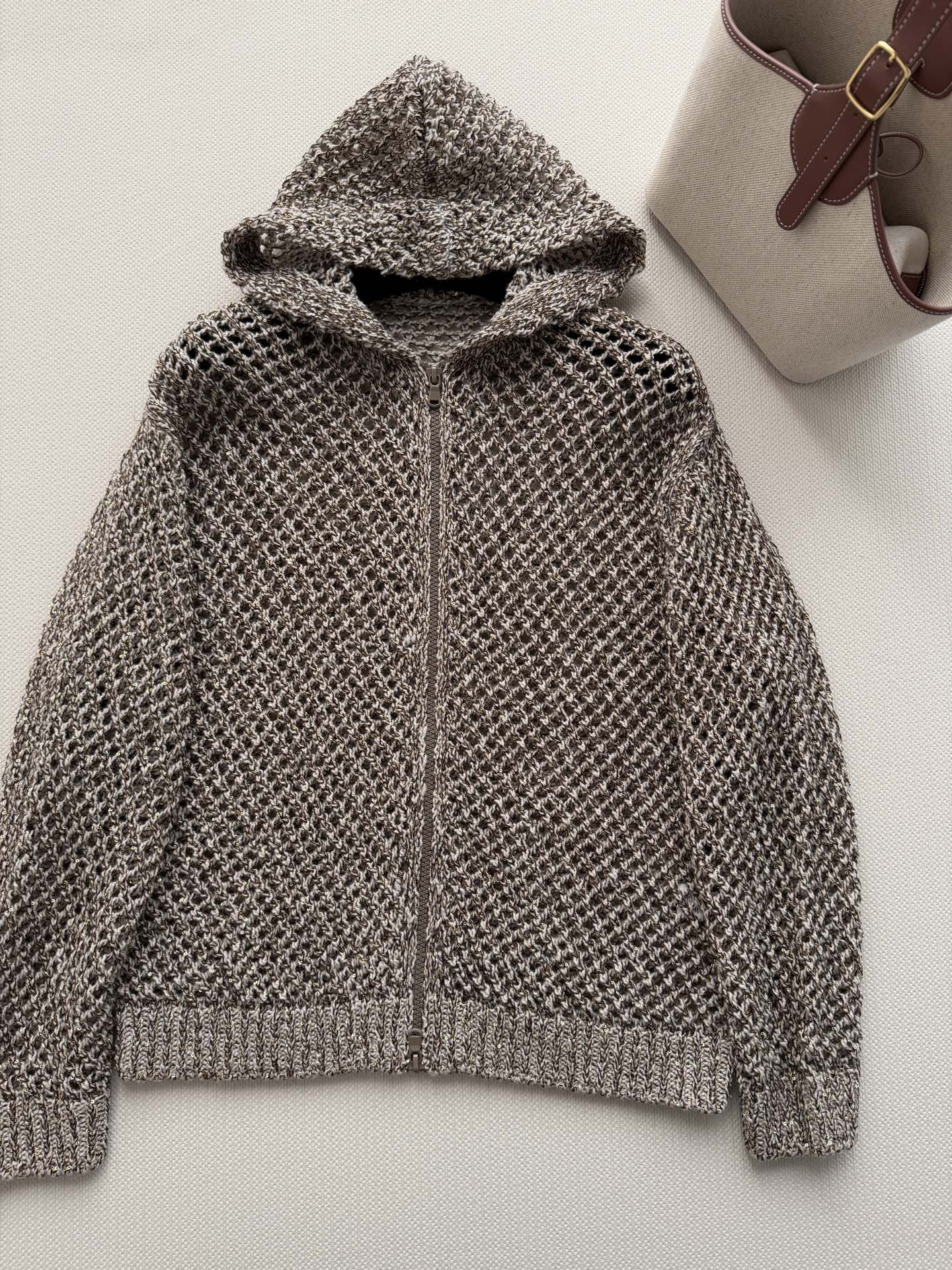 Brunello Cucinelli 26早春系列镂空亮片连帽开衫，混色纱线+高密度亮片，低调闪耀超有质