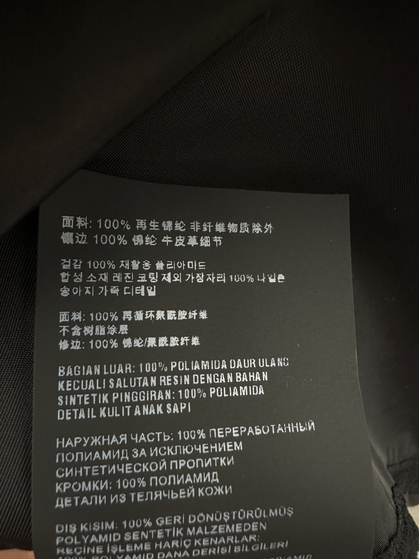 Prad*🆕黑色尼龙吊带裙，经典尼龙材质+蕾丝花边，甜酷风格满分！A字娃娃裙版型，包容身材，穿着舒适又有
