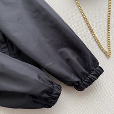 𝗣𝗿𝗮𝗱*🆕26new🪄三角徽标连帽尼龙外套🖤🖤🖤把都市机能风与极简高级感揉成了随身风景~勾勒轮廓,拉链 𝗣𝗿𝗮𝗱*🆕26new🪄三角徽标连帽尼龙外套🖤🖤🖤把都市机能风与极简高级感揉成了随身风景~勾勒轮廓,拉链