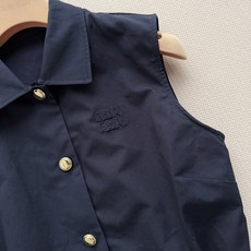 𝐌𝐢𝐮𝐌𝐢*26new🪄字母徽标藏蓝无袖衬衫连衣裙👗💙💙无袖衬衫式连衣裙将学院派的知性与少女的精致完美交 𝐌𝐢𝐮𝐌𝐢*26new🪄字母徽标藏蓝无袖衬衫连衣裙👗💙💙无袖衬衫式连衣裙将学院派的知性与少女的精致完美交