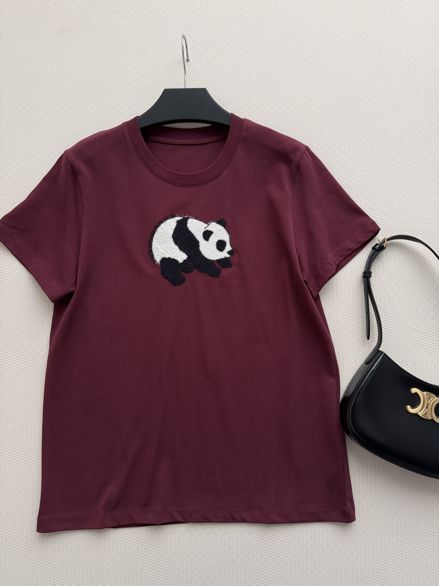 Balenciag*🆕熊猫T：可以摸到毛绒感的熊猫刺绣，整个图案采用毛线刺绣，摸上去软乎乎像真实熊猫毛，