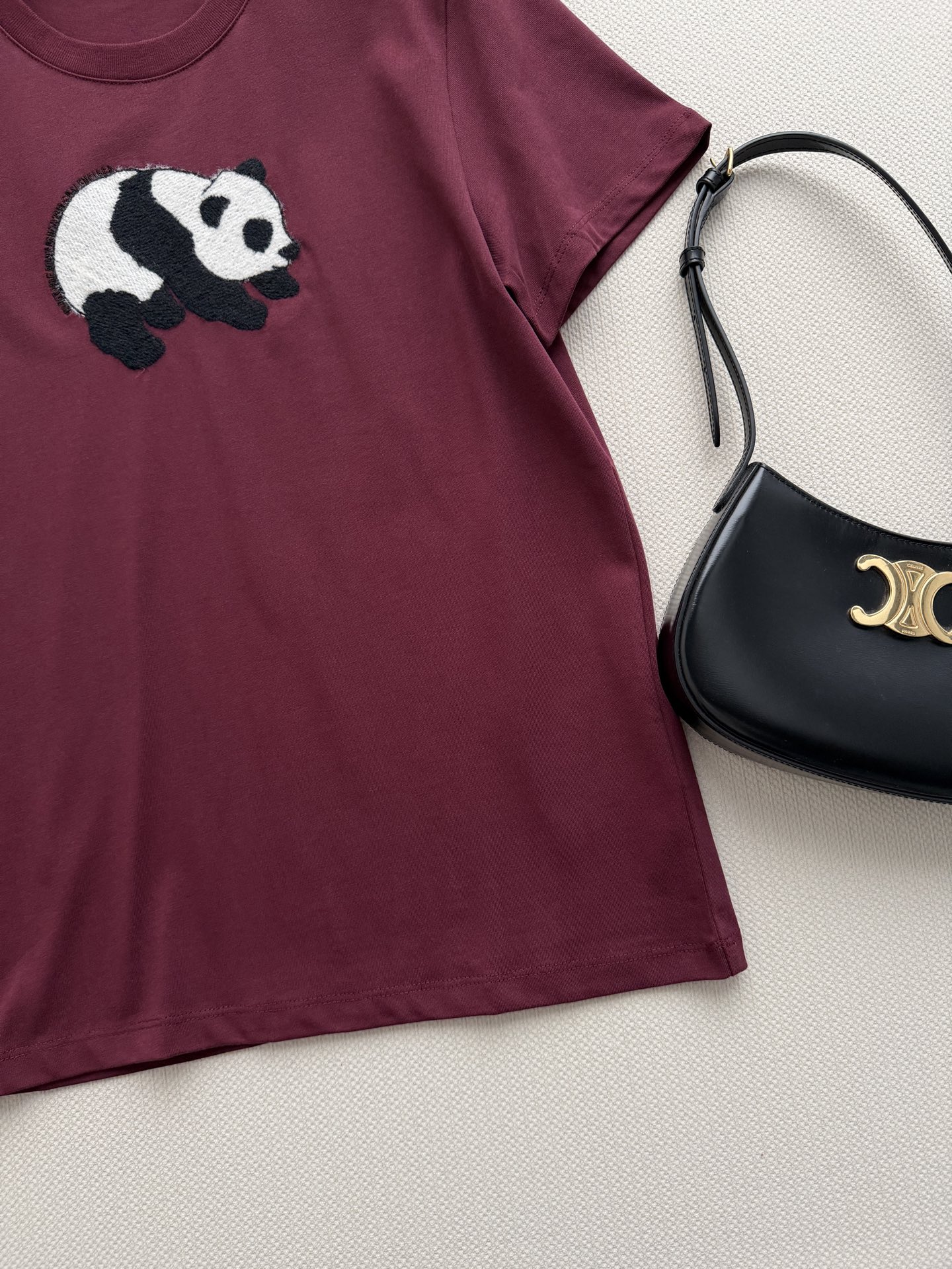 Balenciag*🆕熊猫T：可以摸到毛绒感的熊猫刺绣，整个图案采用毛线刺绣，摸上去软乎乎像真实熊猫毛，