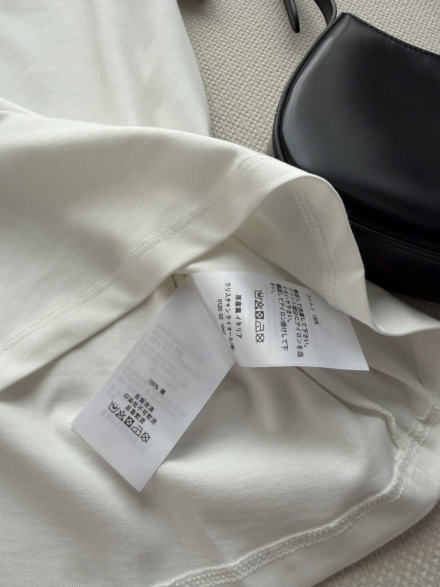 Balenciag*🆕熊猫T：可以摸到毛绒感的熊猫刺绣，整个图案采用毛线刺绣，摸上去软乎乎像真实熊猫毛，