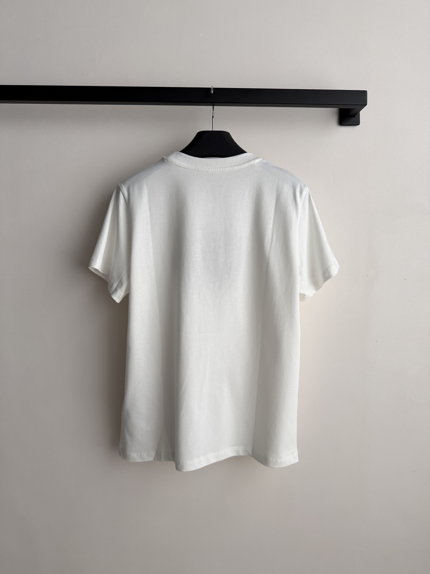 Balenciag*🆕熊猫T：可以摸到毛绒感的熊猫刺绣，整个图案采用毛线刺绣，摸上去软乎乎像真实熊猫毛，