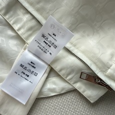𝐃𝐢𝐨*🆕26new🪄奶杏色老花连帽外套🤍🤍🤍进口提花冲锋材质,侧拉链设计穿脱方便,定位压褶上身修饰腿线 𝐃𝐢𝐨*🆕26new🪄奶杏色老花连帽外套🤍🤍🤍进口提花冲锋材质,侧拉链设计穿脱方便,定位压褶上身修饰腿线