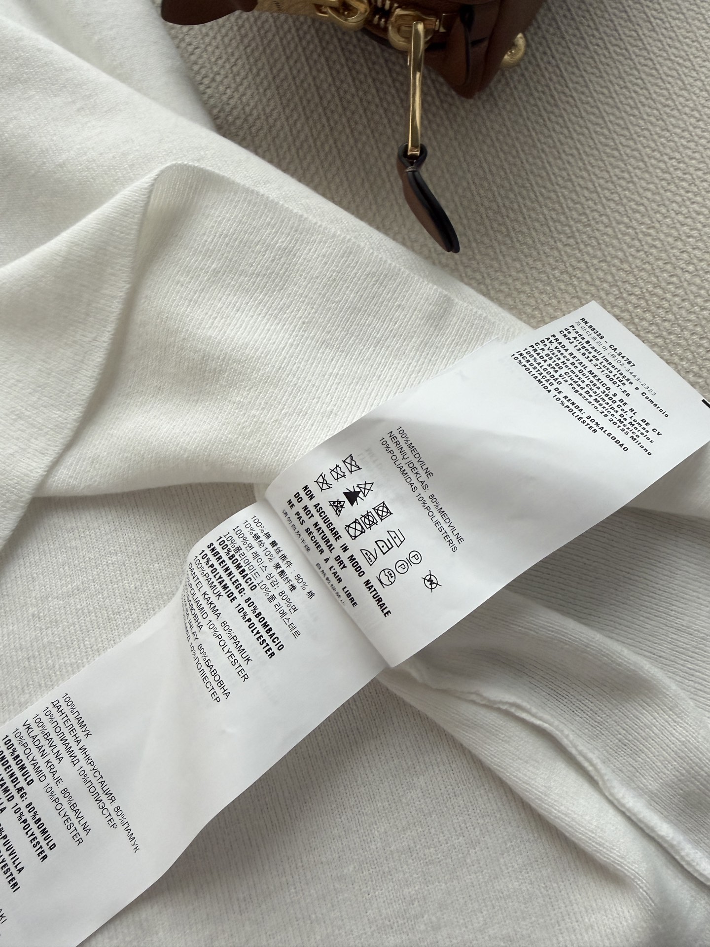 Miumi*🆕26ss夏季新款白色蕾丝拼接吊带连衣裙👗定制蕾丝布料 花边，法式刺绣蕾丝+棉质面料，柔软贴