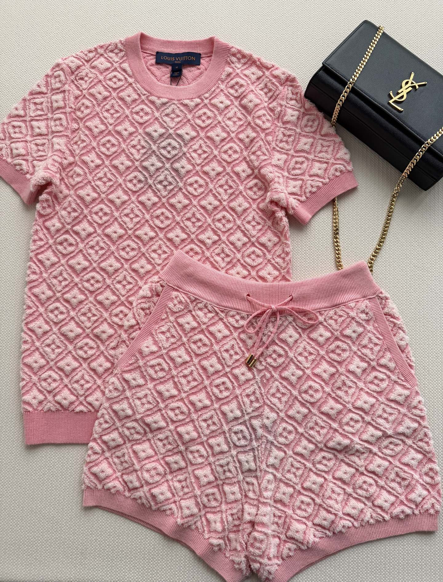 LouisVuitto*🆕2026春夏粉色老花针织短裤，经典Monogram老花搭配粉色，温柔又时髦✨。