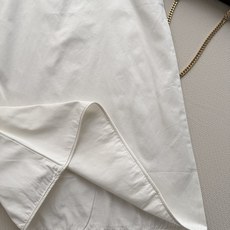 Prad*🆕26新款白色水洗牛仔连衣裙,以极简的线条轮廓焕新登场,完美平衡了休闲随性与高级质感。甄选优质 Prad*🆕26新款白色水洗牛仔连衣裙,以极简的线条轮廓焕新登场,完美平衡了休闲随性与高级质感。甄选优质
