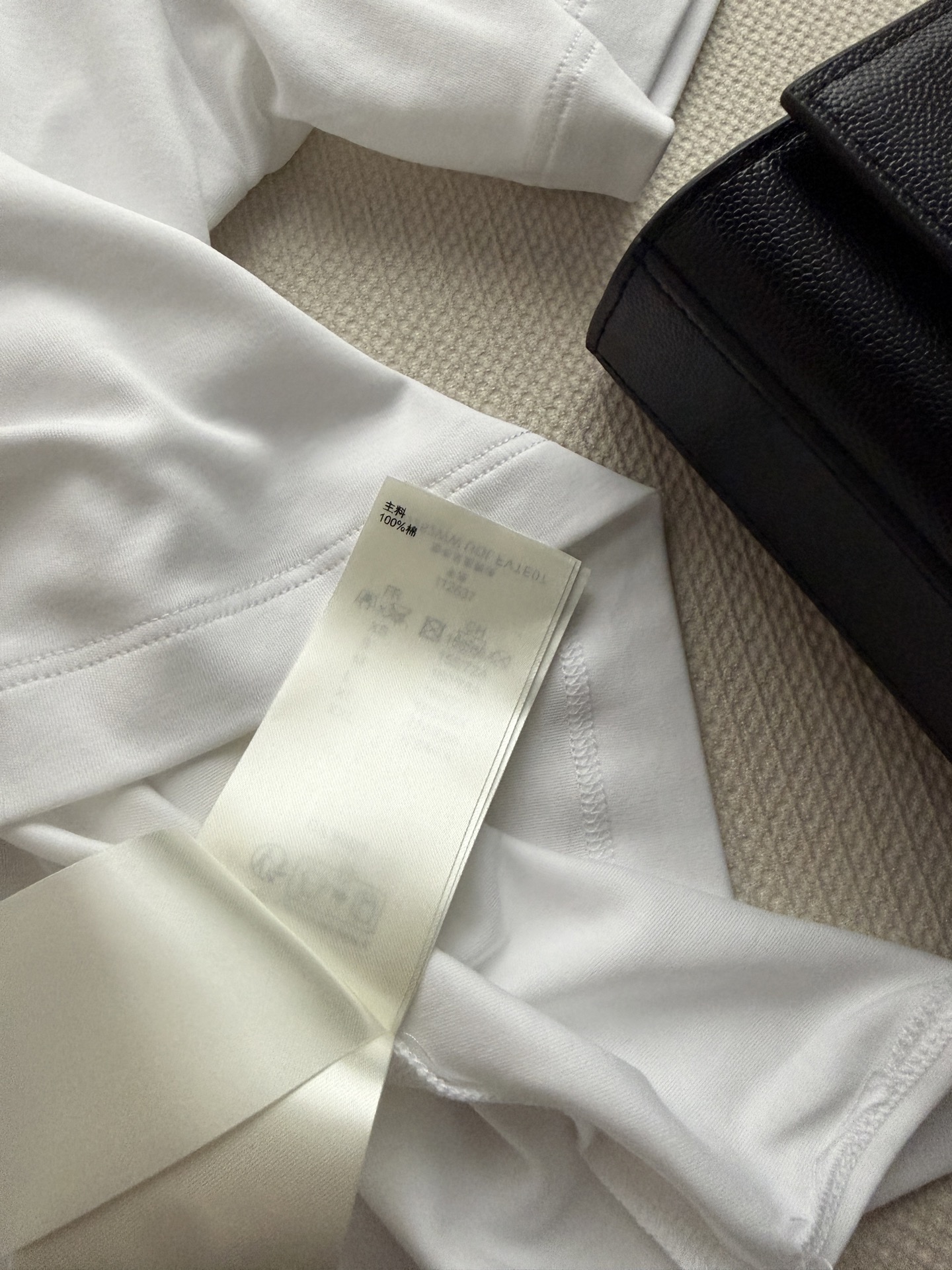 LouisVuitto*🆕 2026新品，白色圆领设计，亲肤透气面料，夏天穿超舒服！正面彩色积木字母印花