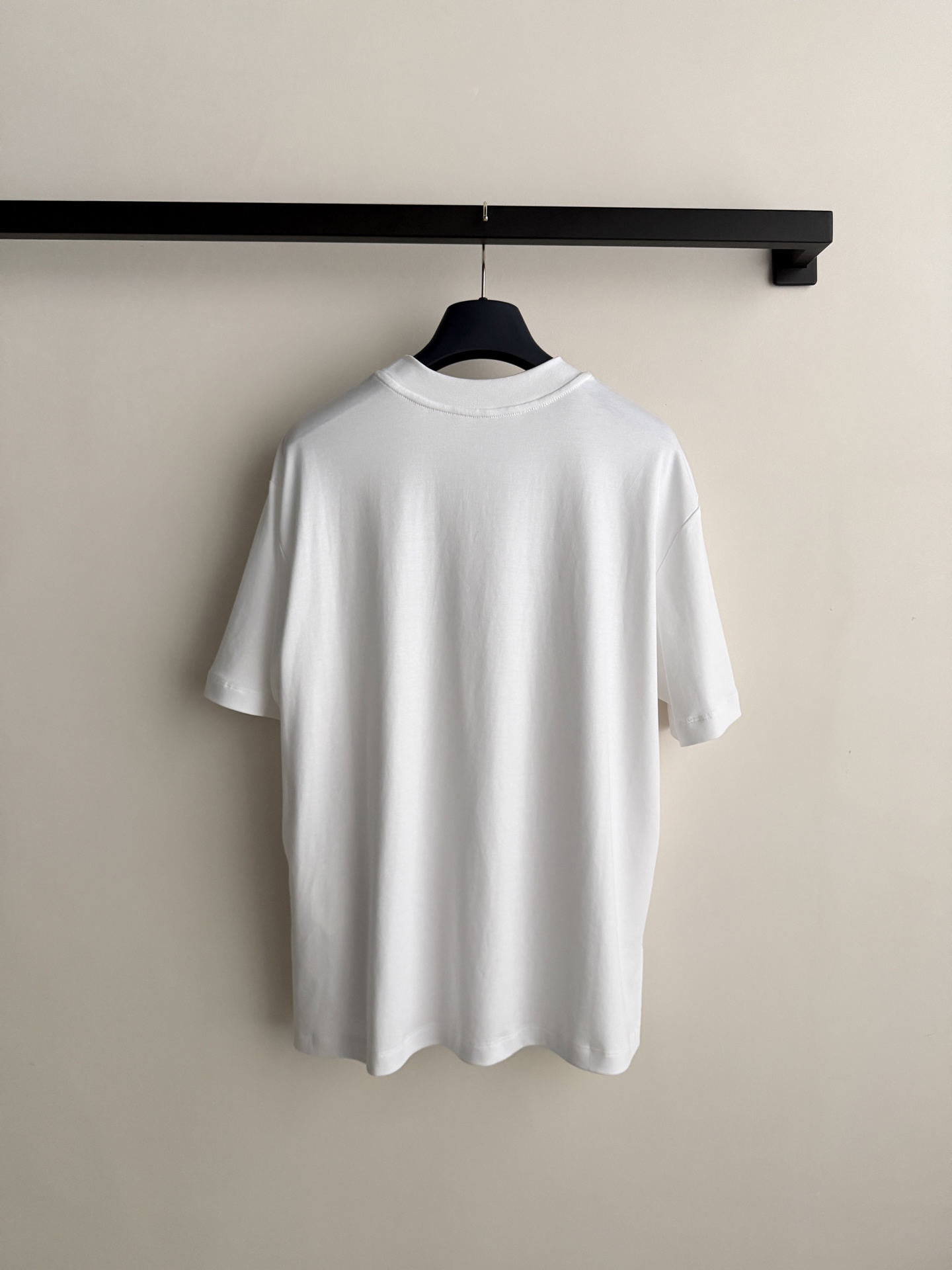 LouisVuitto*🆕 2026新品，白色圆领设计，亲肤透气面料，夏天穿超舒服！正面彩色积木字母印花