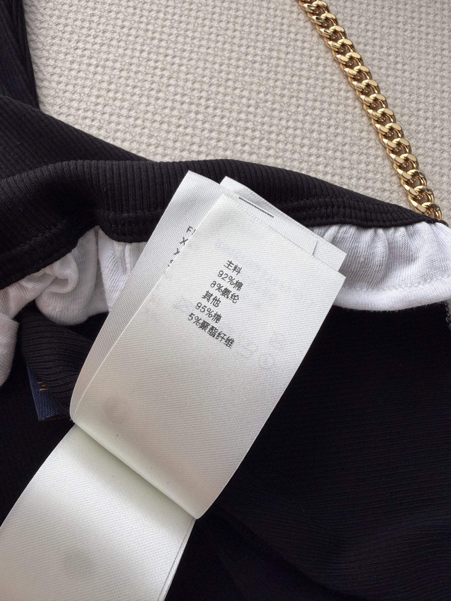 LouisVuitto*🆕这款花边背心连衣裙👗采用柔软棉质面料，透气又舒适，夏天穿超合适！下摆和袖口的花