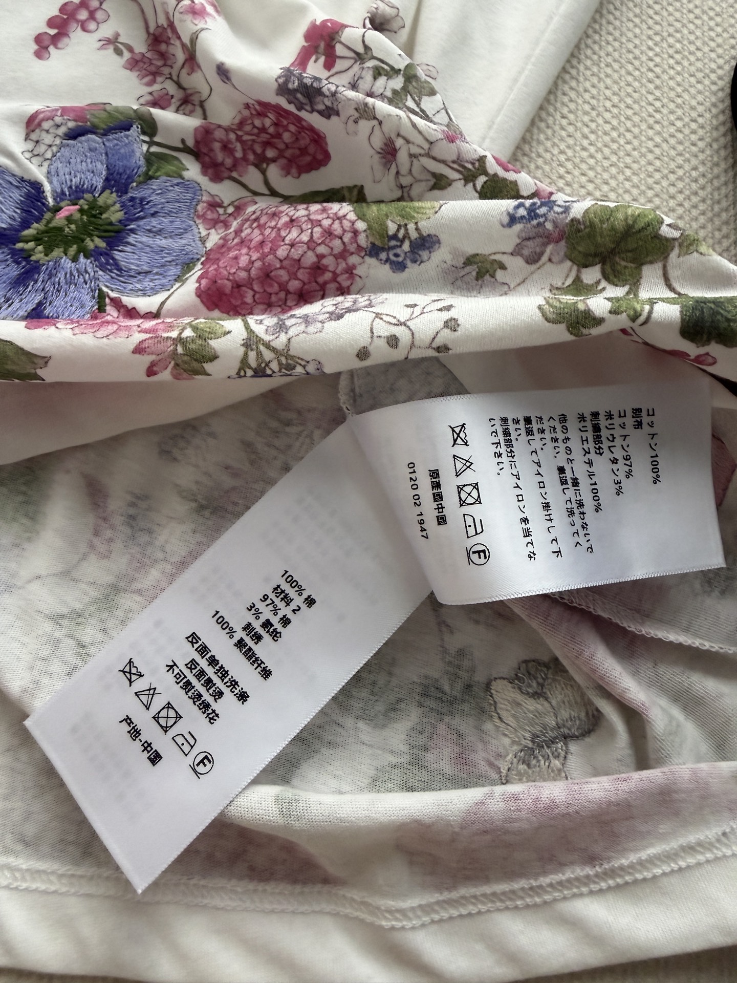 𝐃𝐢𝐨*🆕26new🪄花卉刺绣短袖T恤🌸🩷🌸奶白色底色搭配粉蓝花卉，清新优雅，春夏氛围感满满✨整体花朵蝴