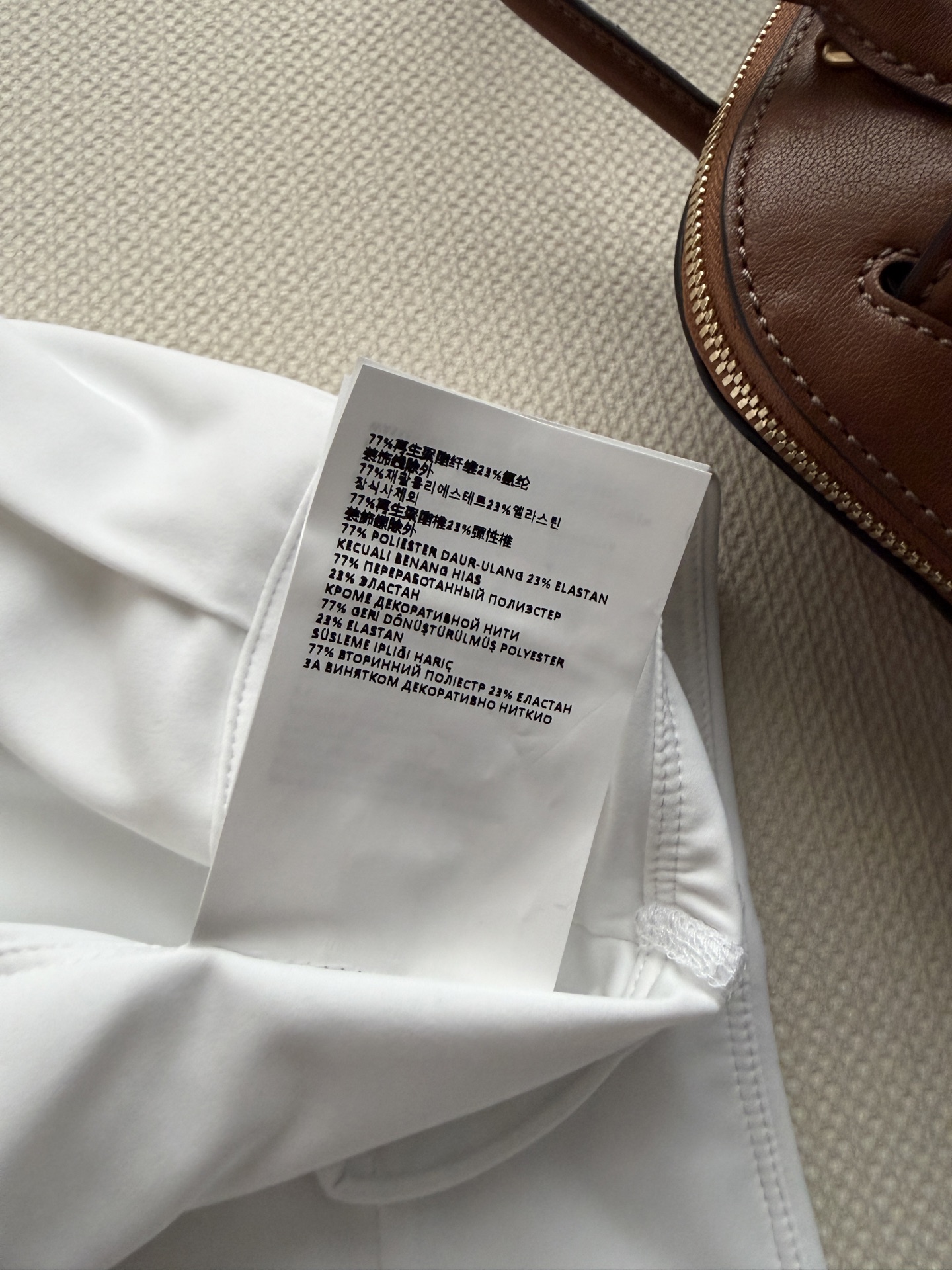 𝐌𝐢𝐮𝐌𝐢*26new🪄 New Balance联名系列🎾🎾〰️白色主调+蓝黑撞色边条，简约又有辨识度！