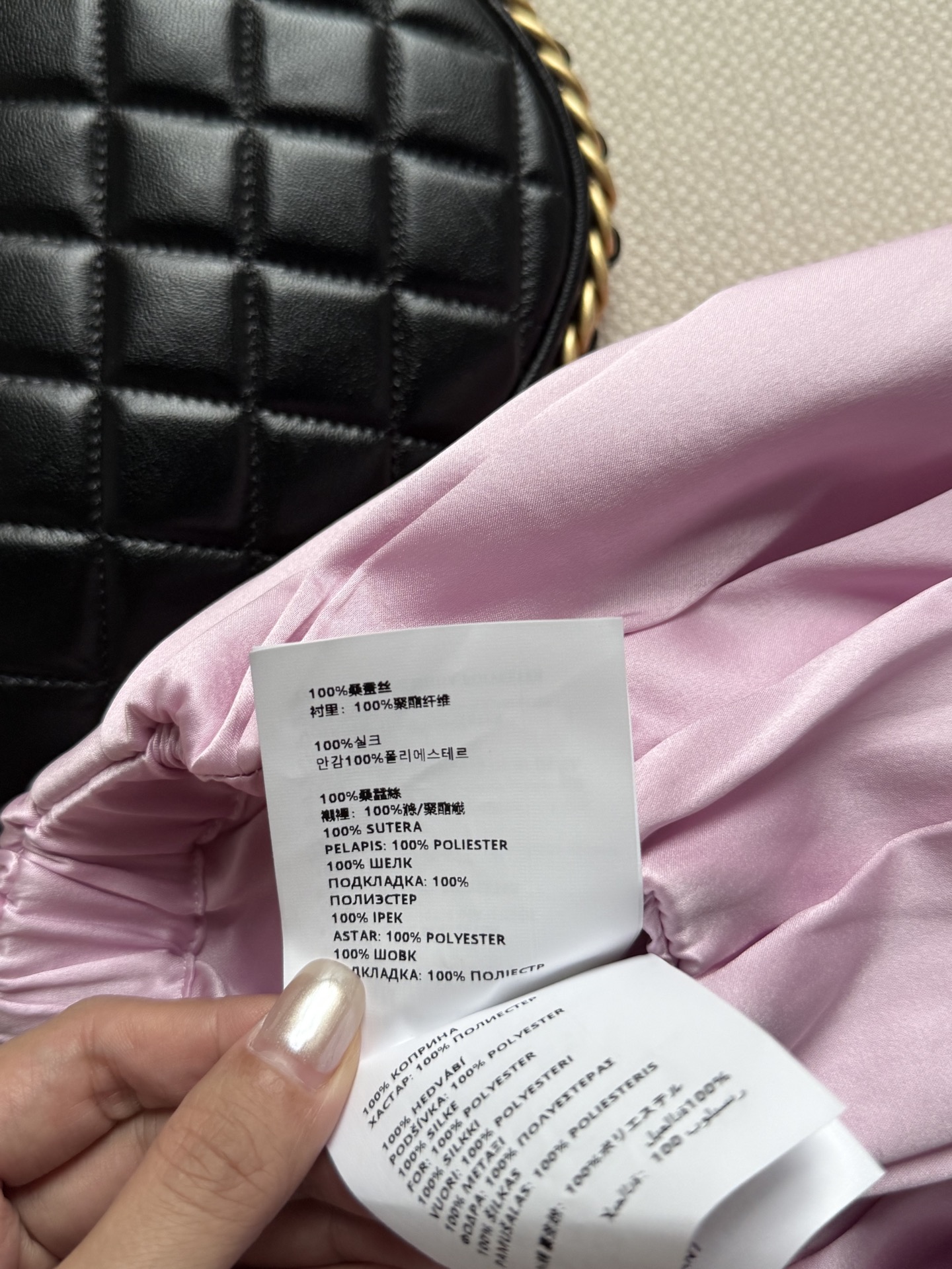 𝐌𝐢𝐮𝐌𝐢*26new🪄粉色百褶花苞短裙💗视觉上极具冲击力且超级显白。品牌标志性的少女美学，将经典的百褶元素与丝滑垂坠的