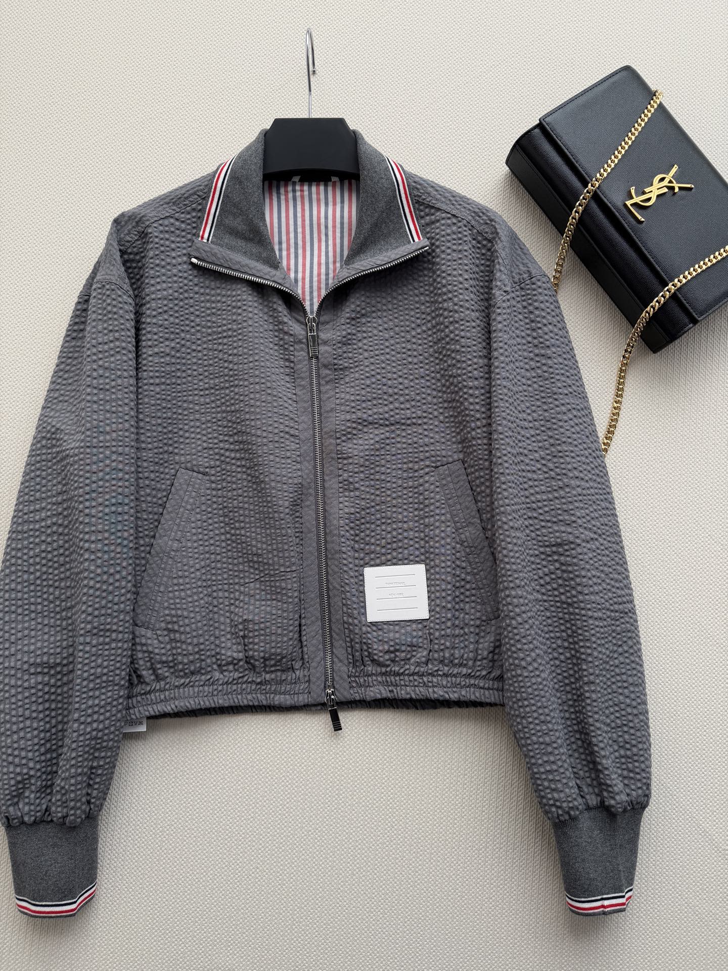Thom Brown*🆕26年春夏新款泡泡纱套装也太绝了！🩶高级灰泡泡纱面料，自带立体肌理感，比普通面料更显质感，完全不
