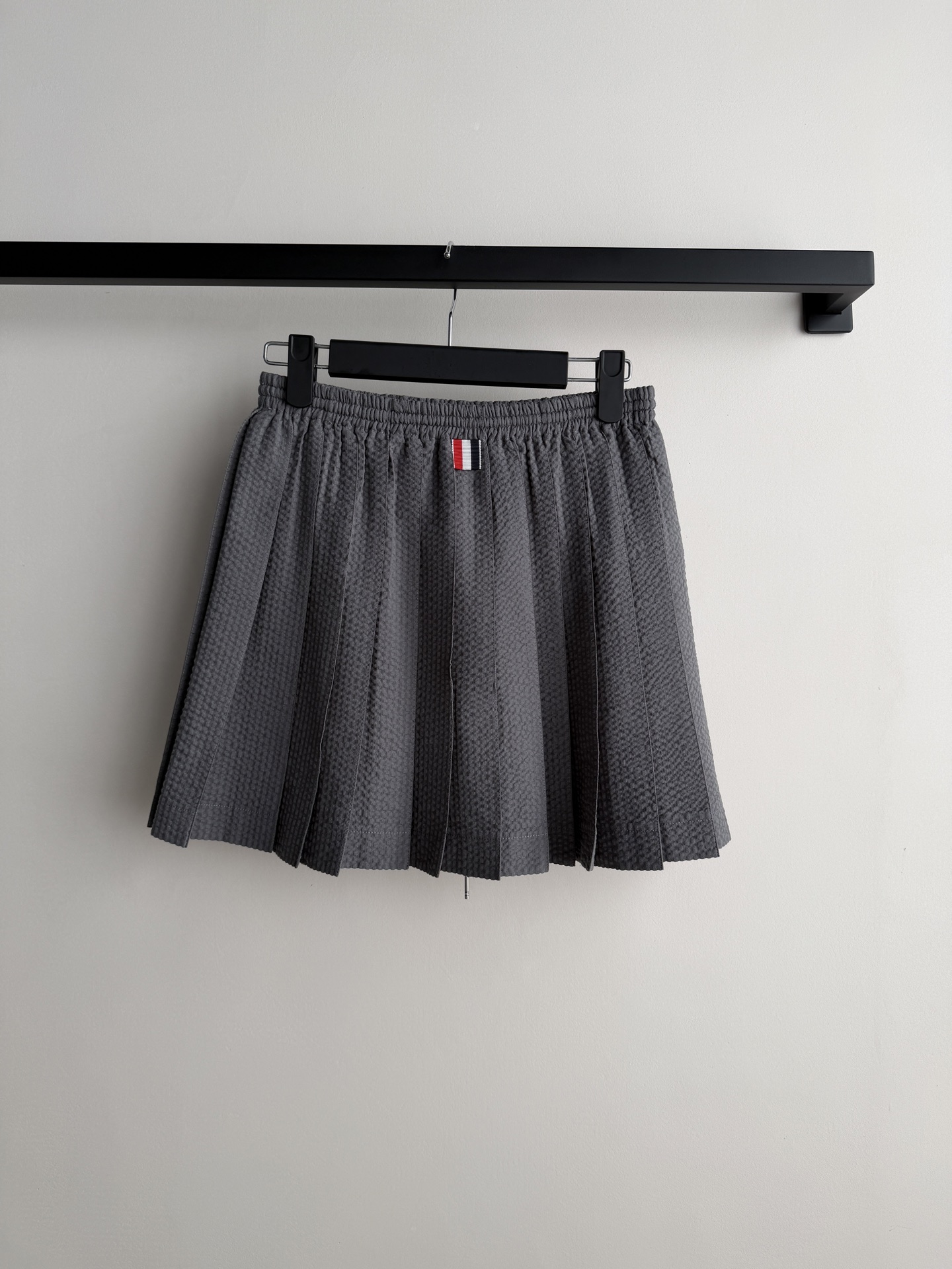 Thom Brown*🆕26年春夏新款泡泡纱套装也太绝了！🩶高级灰泡泡纱面料，自带立体肌理感，比普通面料更显质感，完全不