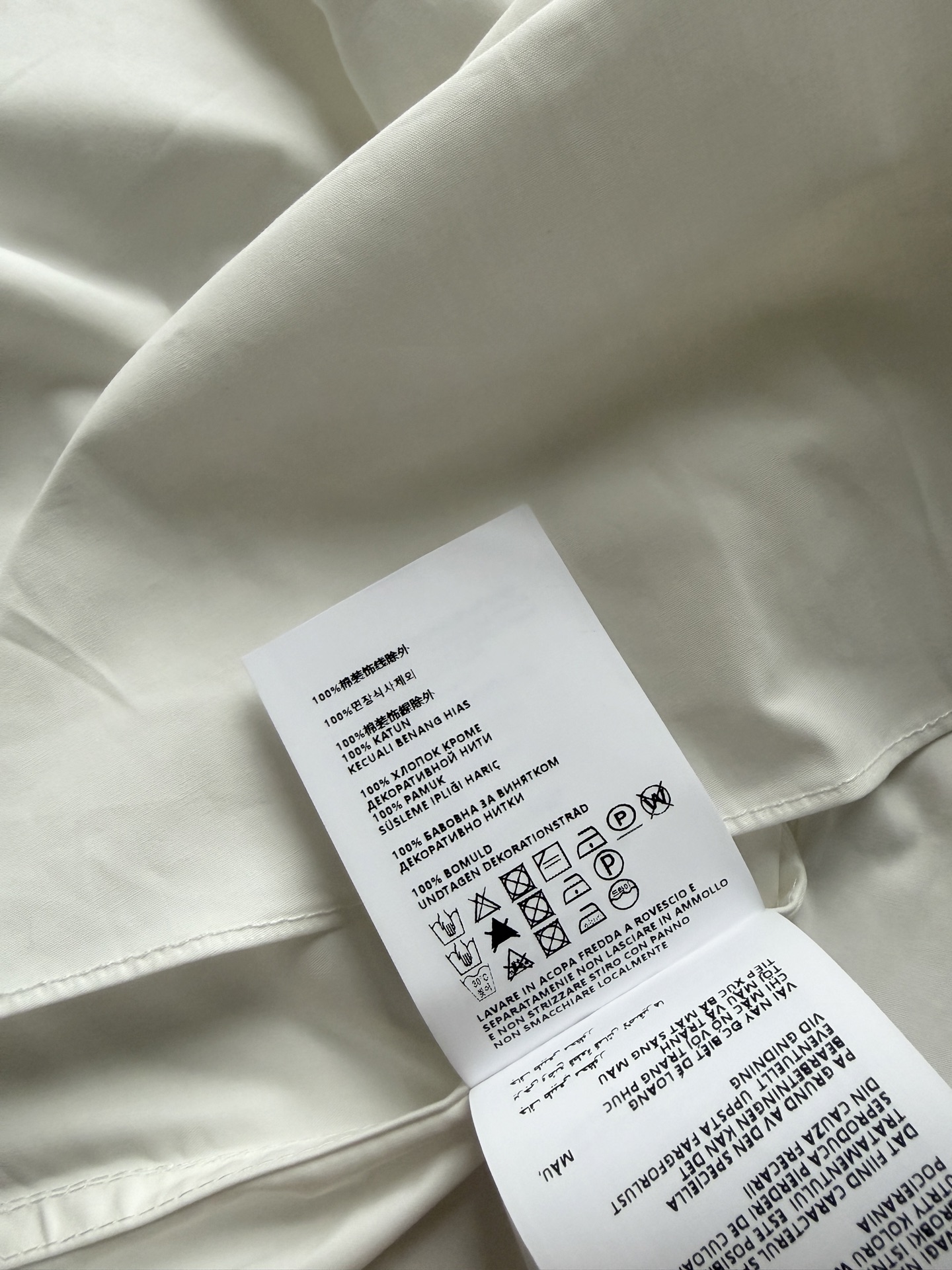 PRAD*🆕26早秋新品翻领带领结衬衫 简约设计+蝴蝶结领口（可拆卸），清新优雅气质满分！棉质面料，早秋穿超透气舒适，宽