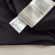 Hermè*🆕羽绒外套 - 可拆卸兜帽配有双向拉链和漆艺拉链头 - 中前襟配有双向拉链和漆艺拉链头 - 左衣袖饰有硅胶“ Hermè*🆕羽绒外套 - 可拆卸兜帽配有双向拉链和漆艺拉链头 - 中前襟配有双向拉链和漆艺拉链头 - 左衣袖饰有硅胶“