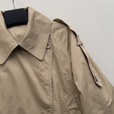 𝗔𝗰𝗻𝗲 𝗦𝘁𝘂𝗱𝗶𝗼🆕26new🪄翻领收腰短款风衣🧥双排扣开合扣版型,下摆微弹松紧设计对身材包容度非常友好~短款阔版显 𝗔𝗰𝗻𝗲 𝗦𝘁𝘂𝗱𝗶𝗼🆕26new🪄翻领收腰短款风衣🧥双排扣开合扣版型,下摆微弹松紧设计对身材包容度非常友好~短款阔版显