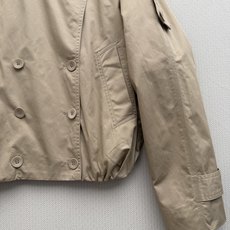 𝗔𝗰𝗻𝗲 𝗦𝘁𝘂𝗱𝗶𝗼🆕26new🪄翻领收腰短款风衣🧥双排扣开合扣版型,下摆微弹松紧设计对身材包容度非常友好~短款阔版显 𝗔𝗰𝗻𝗲 𝗦𝘁𝘂𝗱𝗶𝗼🆕26new🪄翻领收腰短款风衣🧥双排扣开合扣版型,下摆微弹松紧设计对身材包容度非常友好~短款阔版显