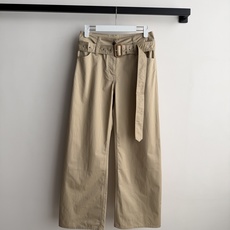 Acne Studios🆕新款卡其色工装裤 「当经典卡其遇上利落剪裁,这条阔腿裤把松弛感与高级感穿成日常」 浅卡其色如秋 Acne Studios🆕新款卡其色工装裤 「当经典卡其遇上利落剪裁,这条阔腿裤把松弛感与高级感穿成日常」 浅卡其色如秋