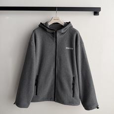 Miu Mi*🆕26秋冬新品灰色摇粒绒连帽外套,柔软摇粒绒抓绒面料,保暖又舒适,连帽+抽绳袖口下摆设计,实用又有细节感计 Miu Mi*🆕26秋冬新品灰色摇粒绒连帽外套,柔软摇粒绒抓绒面料,保暖又舒适,连帽+抽绳袖口下摆设计,实用又有细节感计