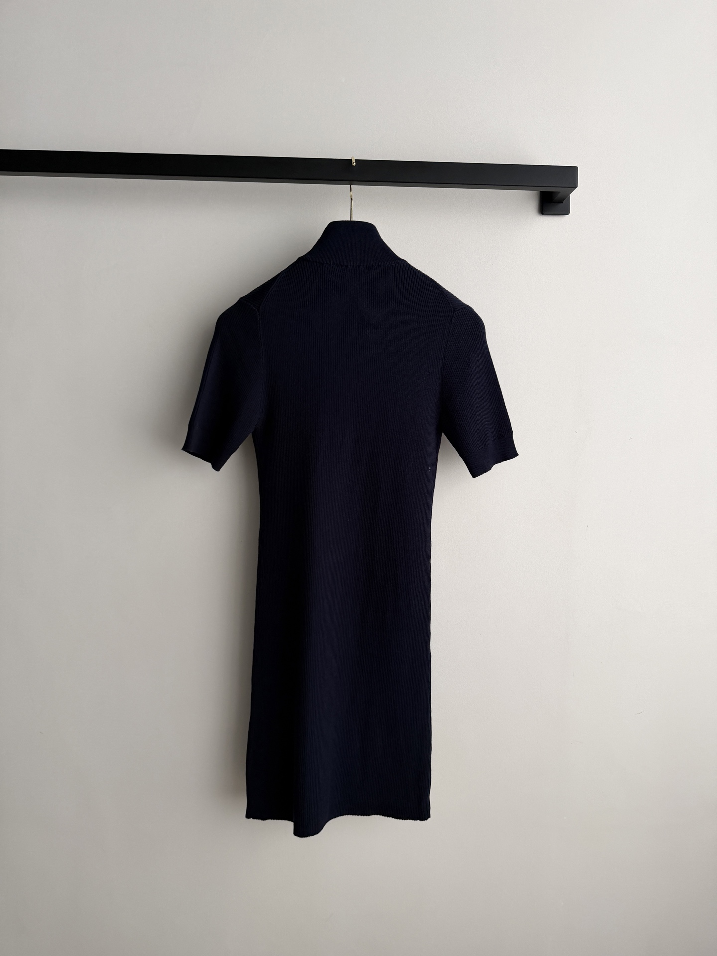 Miumi*🆕26早秋新款修身连衣裙👗定制双拉链logo，胸前刺绣logo，坑条针织面料弹力十足 显瘦不紧绷，时髦不挑人