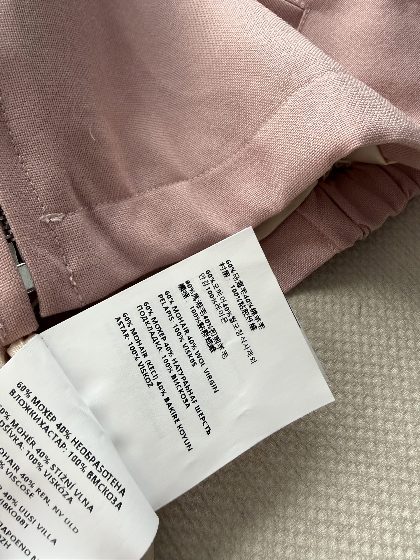 𝐌𝐢𝐮𝐌𝐢*🆕26new🪄 高级粉秀款🤍💗 单穿成套都可以～ 拉链夹克上衣成套搭配，造型完整协调～独家定制进口yb60%