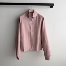 𝐌𝐢𝐮𝐌𝐢*🆕26new🪄 高级粉秀款🤍💗 单穿成套都可以~ 拉链夹克上衣成套搭配,造型完整协调~独家定制进口yb60% 𝐌𝐢𝐮𝐌𝐢*🆕26new🪄 高级粉秀款🤍💗 单穿成套都可以~ 拉链夹克上衣成套搭配,造型完整协调~独家定制进口yb60%