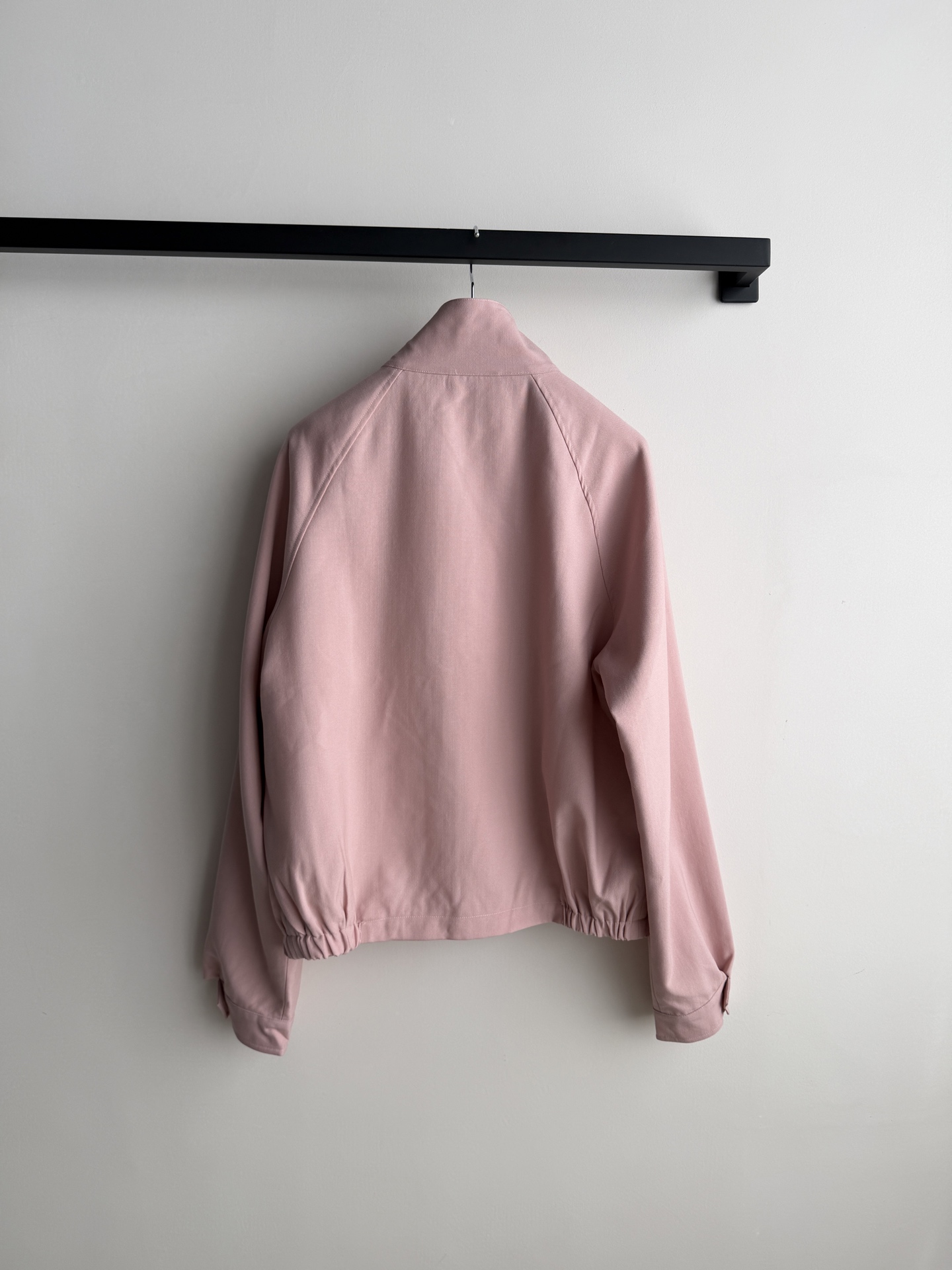𝐌𝐢𝐮𝐌𝐢*🆕26new🪄 高级粉秀款🤍💗 单穿成套都可以～ 拉链夹克上衣成套搭配，造型完整协调～独家定制进口yb60%