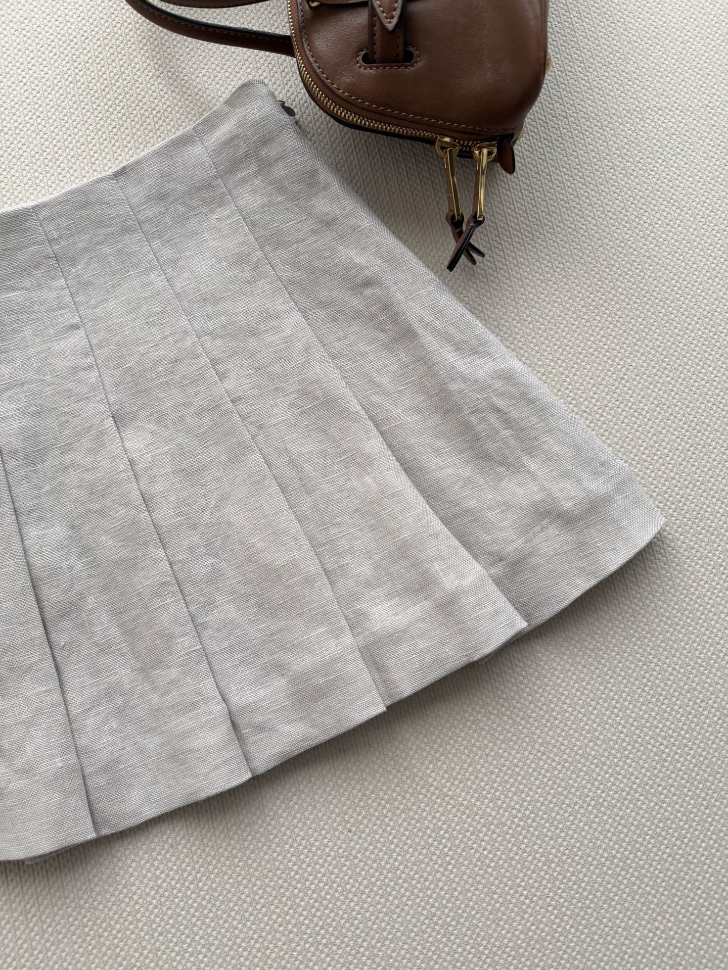 Miu Mi*🆕26早秋新品麻料抽绳百褶裙 学院风满满，麻料轻薄透气，超适合夏天！高腰+A字版型，显瘦又修饰身材比例，抽