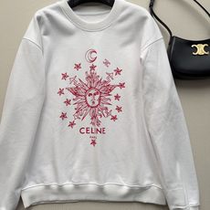 Celin*🆕星月图腾卫衣|把法式浪漫穿成行走的艺术品「当太阳神徽章遇上酒红刺绣,这件卫衣把复古与叛逆缝进了每一寸棉线里 Celin*🆕星月图腾卫衣|把法式浪漫穿成行走的艺术品「当太阳神徽章遇上酒红刺绣,这件卫衣把复古与叛逆缝进了每一寸棉线里
