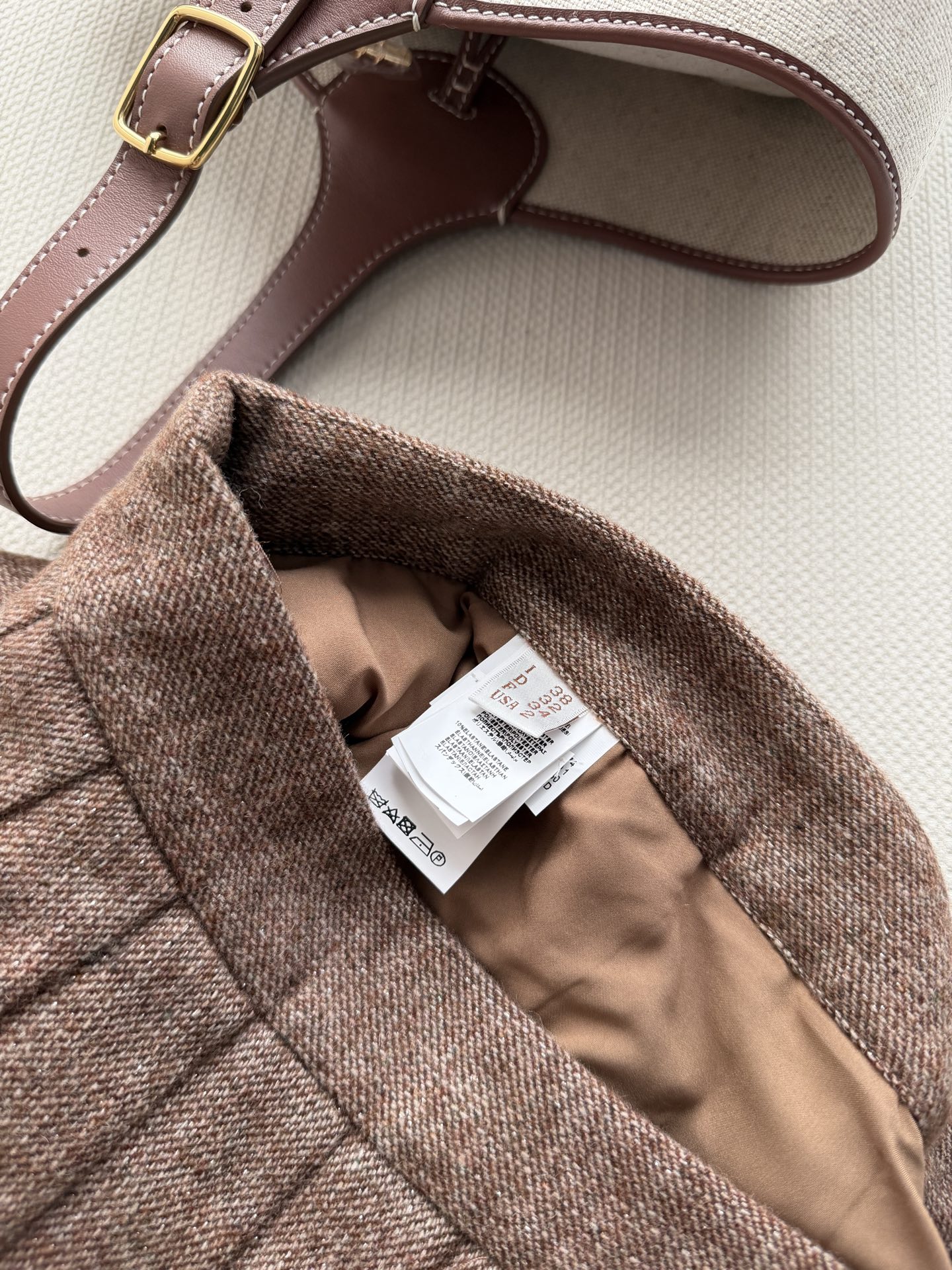 Brunello Cucinelli 26秋冬系列的棕色羊毛混纺百褶中长裙​​，早秋优雅感天花板"。 棕色（接近驼棕/咖