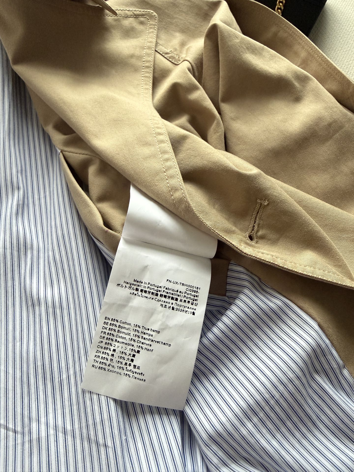 𝗔𝗰𝗻𝗲 𝗦𝘁𝘂𝗱𝗶𝗼🆕26new🪄翻领收腰短款风衣🧥双排扣开合扣版型，下摆微弹松紧设计对身材包容度非常友好～短款阔版显