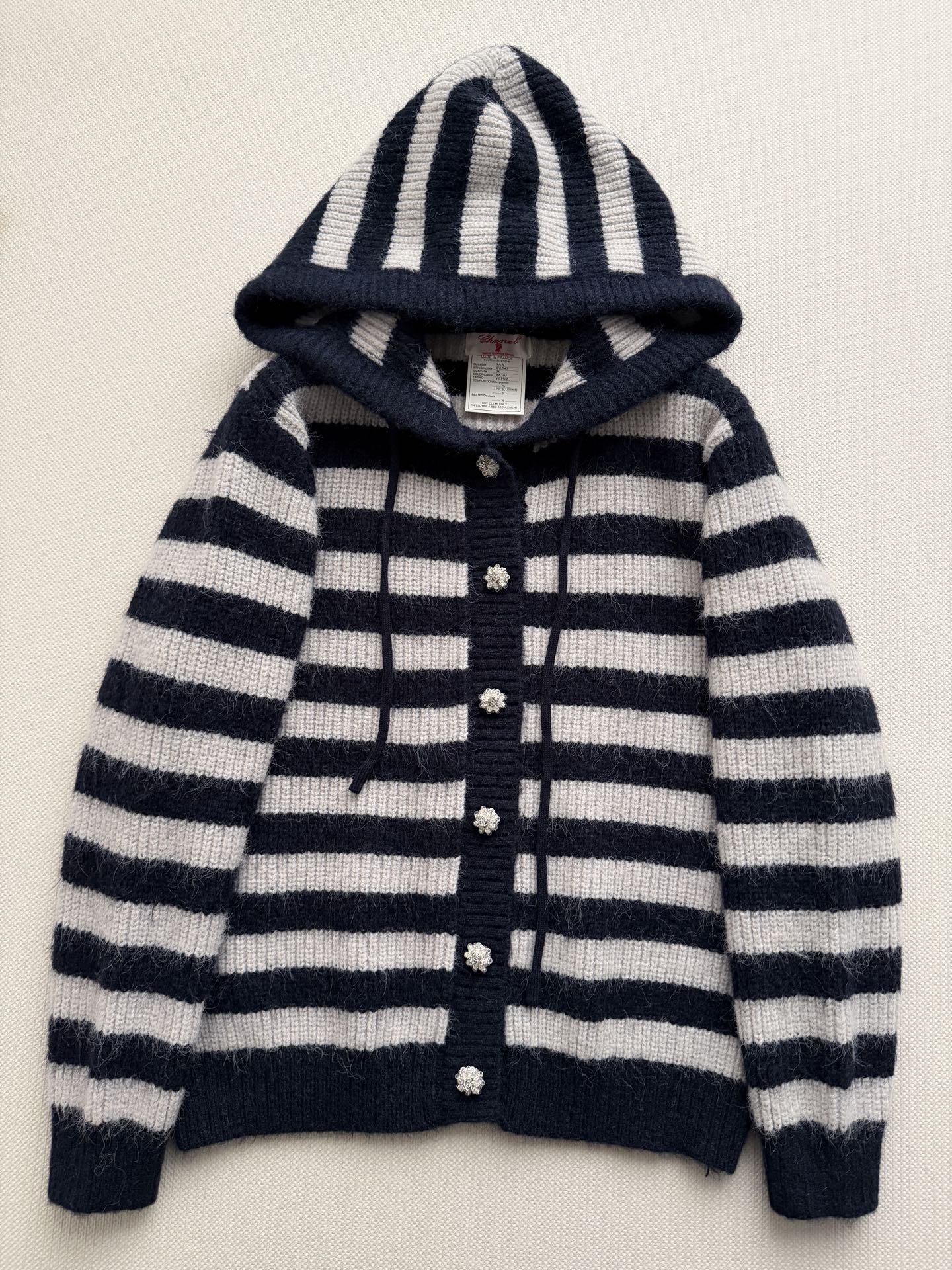 Chane*🆕新款，中古条纹开衫，搭配雪花彩钻❄️复古又可爱💕ＳＭＬ.