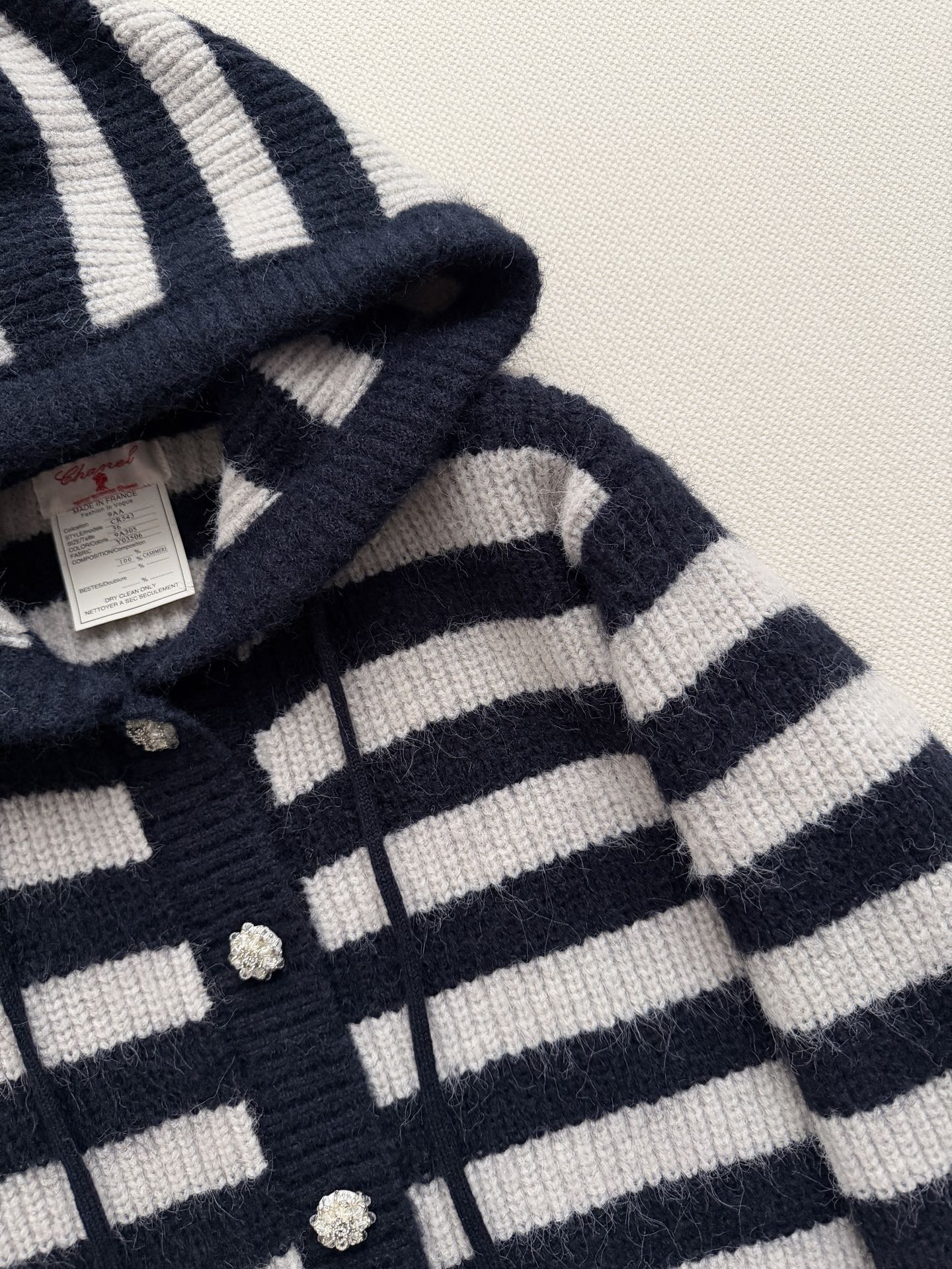 Chane*🆕新款，中古条纹开衫，搭配雪花彩钻❄️复古又可爱💕ＳＭＬ.