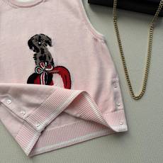 𝐓𝐡𝐨𝐦 𝐁𝐫𝐨𝐰𝐧*🆕26new🪄 七夕限定〰️可爱腊肠犬刺绣背心🩷🎀🎀 浅粉撞白包边针织马甲,清新减龄学院风!侧边纽 𝐓𝐡𝐨𝐦 𝐁𝐫𝐨𝐰𝐧*🆕26new🪄 七夕限定〰️可爱腊肠犬刺绣背心🩷🎀🎀 浅粉撞白包边针织马甲,清新减龄学院风!侧边纽