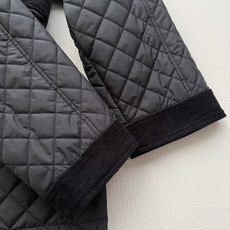 Hermè*🆕轻羽帆布和罗纹天鹅绒混搭皮革大衣 - Nappa皮革质感羊羔皮衣领 - 中前襟配有隐藏式拉链和拉链头,搭配 Hermè*🆕轻羽帆布和罗纹天鹅绒混搭皮革大衣 - Nappa皮革质感羊羔皮衣领 - 中前襟配有隐藏式拉链和拉链头,搭配