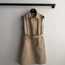 Chane*🆕新款,秋冬系列的卡其色双排扣连衣裙👗经典卡其色(蜂蜜驼色)  棉质面料,质地挺括有光泽。双排扣设计, Chane*🆕新款,秋冬系列的卡其色双排扣连衣裙👗经典卡其色(蜂蜜驼色)  棉质面料,质地挺括有光泽。双排扣设计,