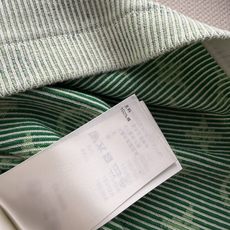 LouisVuitto*🆕薄荷绿色圆领短袖针织T恤。 花纱 针织面料,带有细微的麻感肌理,质地轻薄透气。圆领设计,落 LouisVuitto*🆕薄荷绿色圆领短袖针织T恤。 花纱 针织面料,带有细微的麻感肌理,质地轻薄透气。圆领设计,落