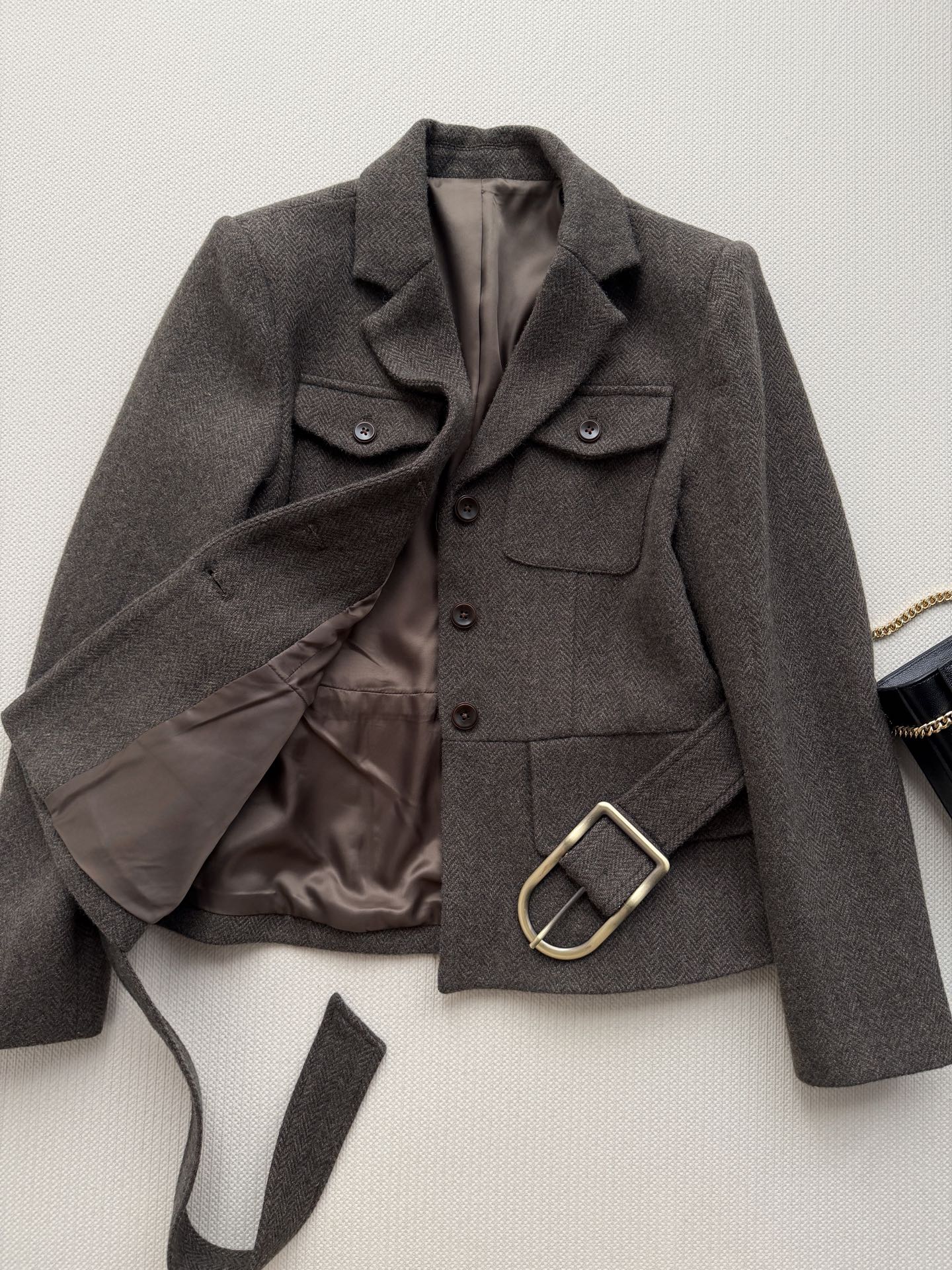 Ralph Lauren🆕羊毛混纺面料，质地厚实挺括。翻领设计，前襟有同色纽扣开合。腰部有一条同材质宽腰带+金色方形大扣