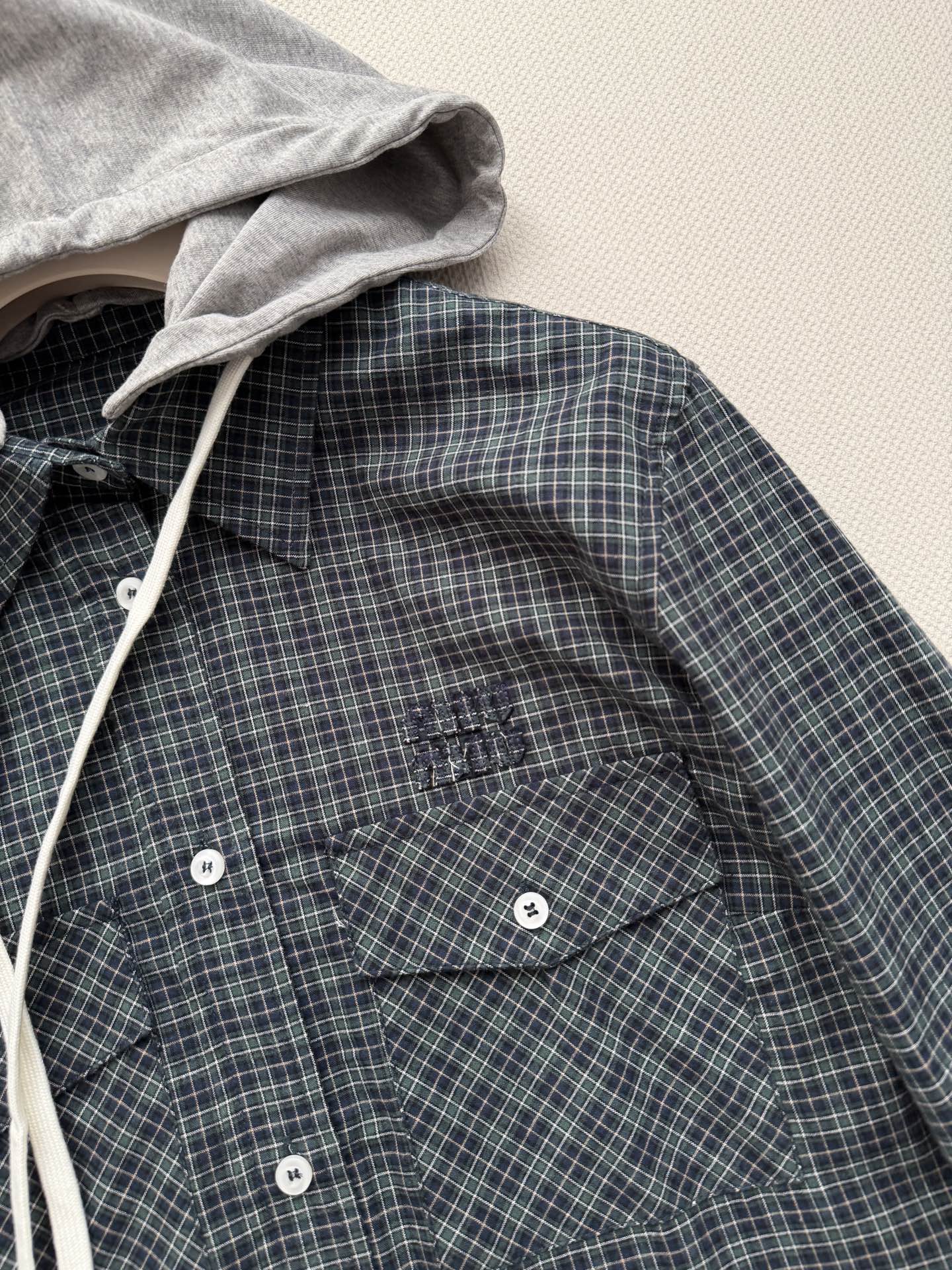 Miu Mi*🆕格子连帽连衣裙 女孩早秋郊游氛围感穿搭拿捏住 复古格纹衬衫连衣裙，百褶裙摆灵动减龄，宽松版型不挑身材，单