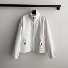 Ralph Lauren 的立领拉链短款夹克,属于 RL 经典的 Harrington 夹克版型。 棉质面料,质地挺 Ralph Lauren 的立领拉链短款夹克,属于 RL 经典的 Harrington 夹克版型。 棉质面料,质地挺