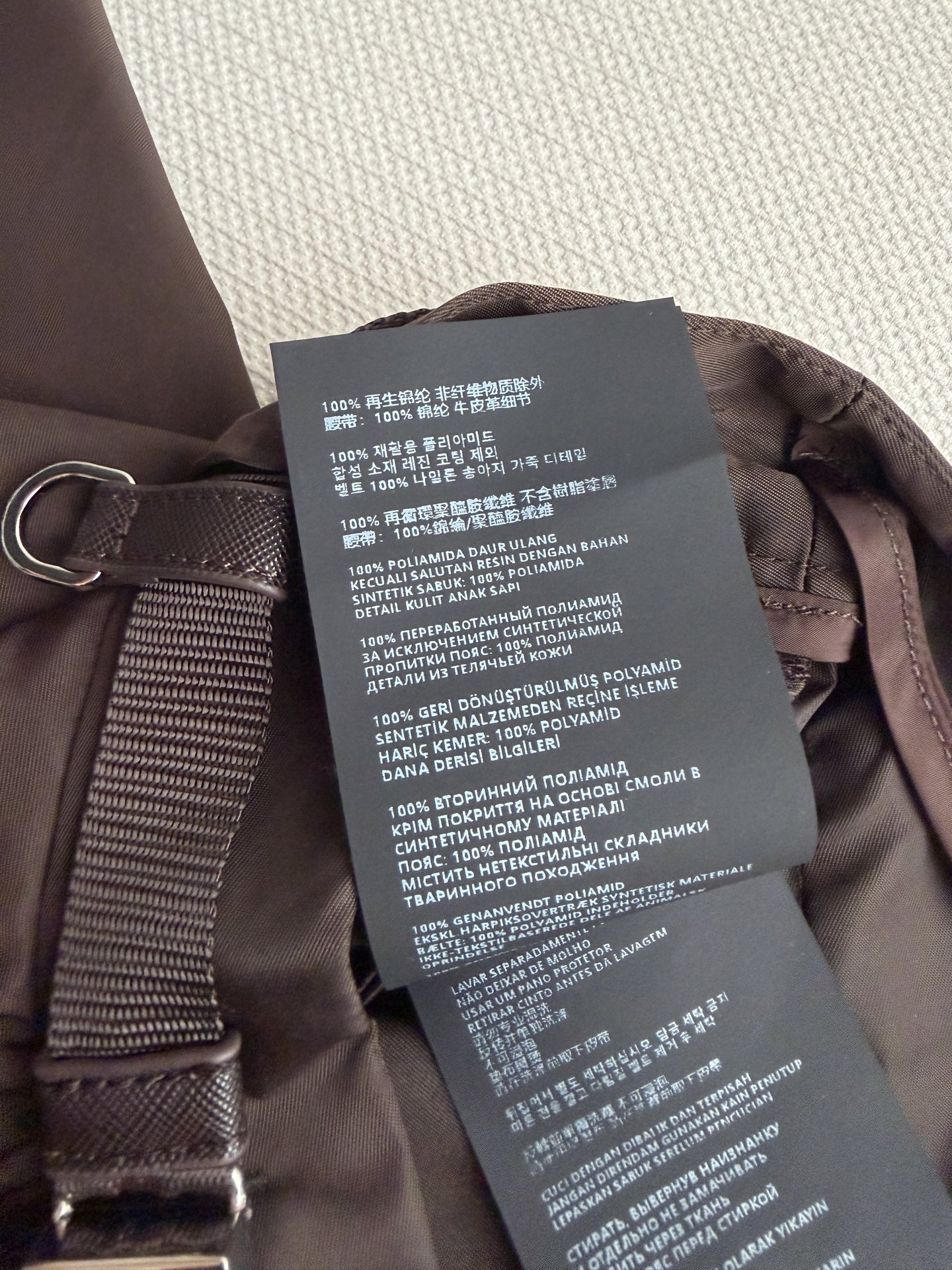 Prad*🆕摩洛棕拉链大裙摆半身裙，自带腰带收紧腰线，遮肉显瘦💫 不用费心搭配，随手一套出门☕温柔又干练，💼通勤女孩本命