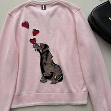𝐓𝐡𝐨𝐦 𝐁𝐫𝐨𝐰𝐧*🆕26,可爱腊肠犬刺绣开衫🩷🎀🎀 浅粉撞白包边针织细节,清新减龄学院风!侧边纽扣设计超别致,学院感 𝐓𝐡𝐨𝐦 𝐁𝐫𝐨𝐰𝐧*🆕26,可爱腊肠犬刺绣开衫🩷🎀🎀 浅粉撞白包边针织细节,清新减龄学院风!侧边纽扣设计超别致,学院感