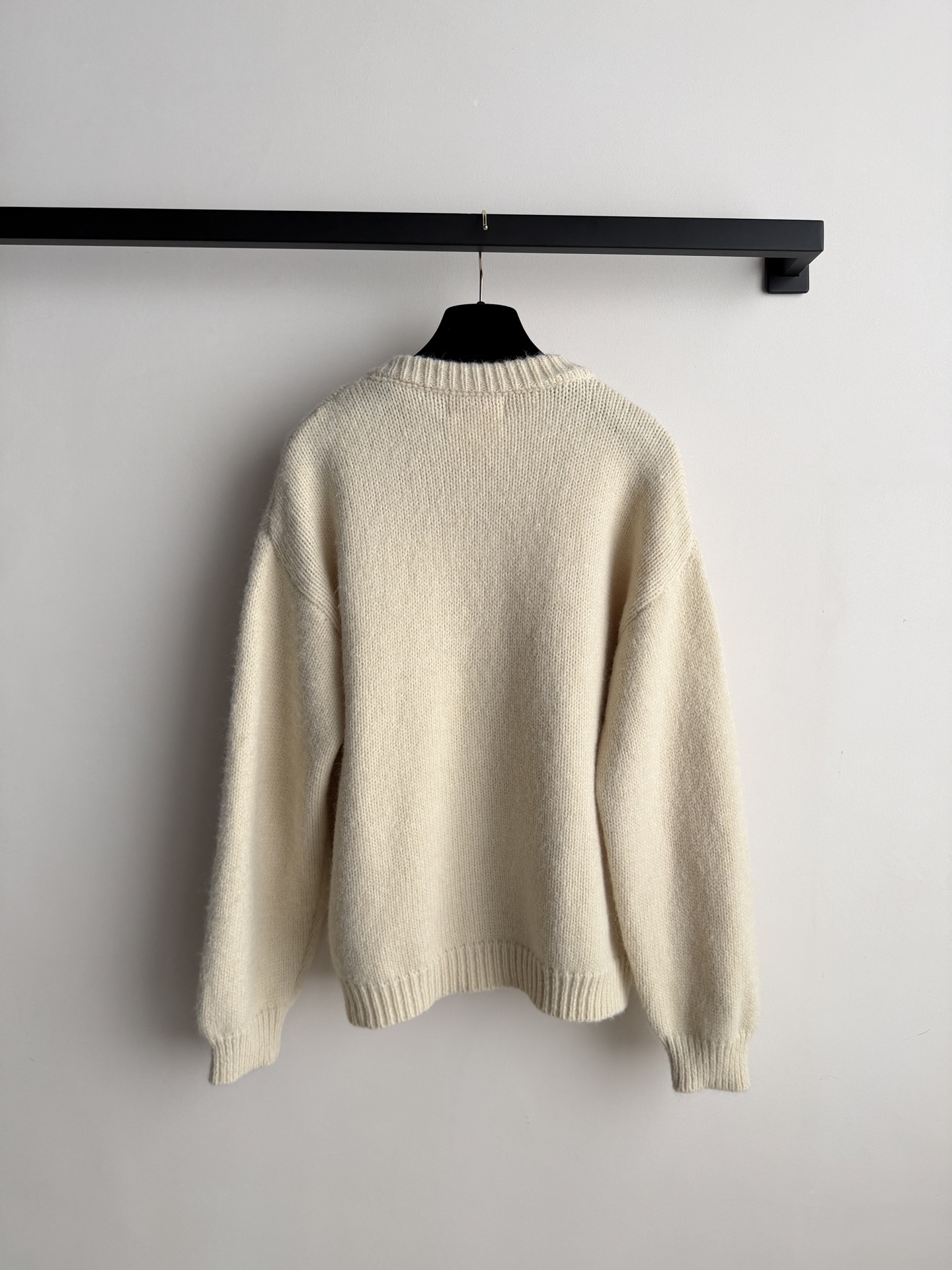 Chane*🆕新款，中古系列毛衣开衫，蓝色刺绣花朵ＳＭＬ.