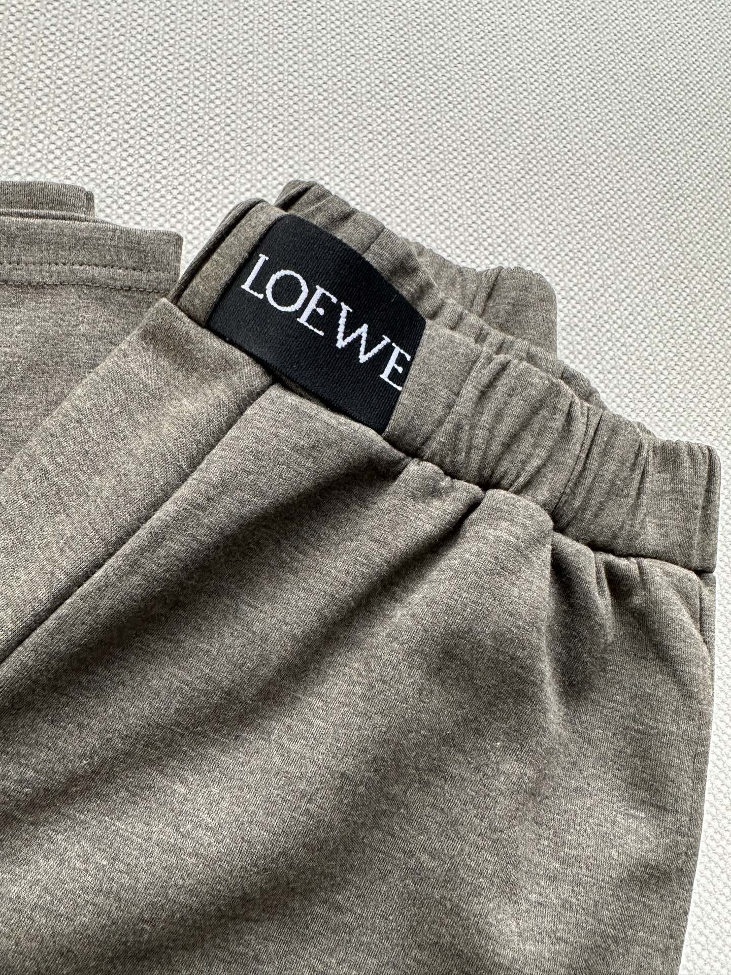 Loew*🆕新款，松紧织带阔腿休闲长裤，简直是时尚与舒适的完美结合！ 多纤维混纺面料，摸起来细腻到不行，还有种独特的肌理