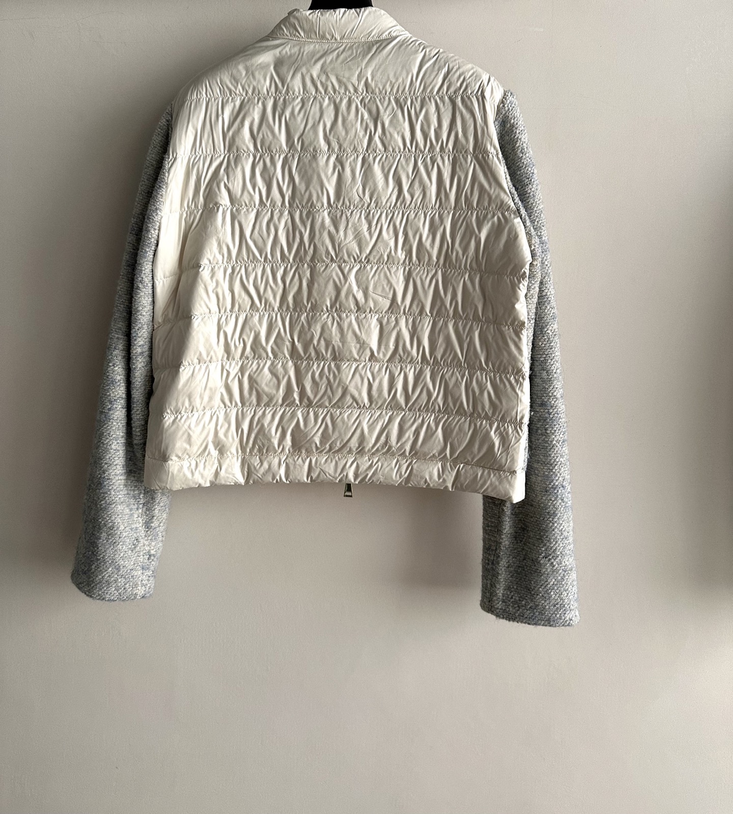 Moncle*🆕小香风拼接羽绒服，前襟全拉链开合，金色金属拉链。最特别的是两个袋——和衣身形成撞色对比，是整件衣服的视觉