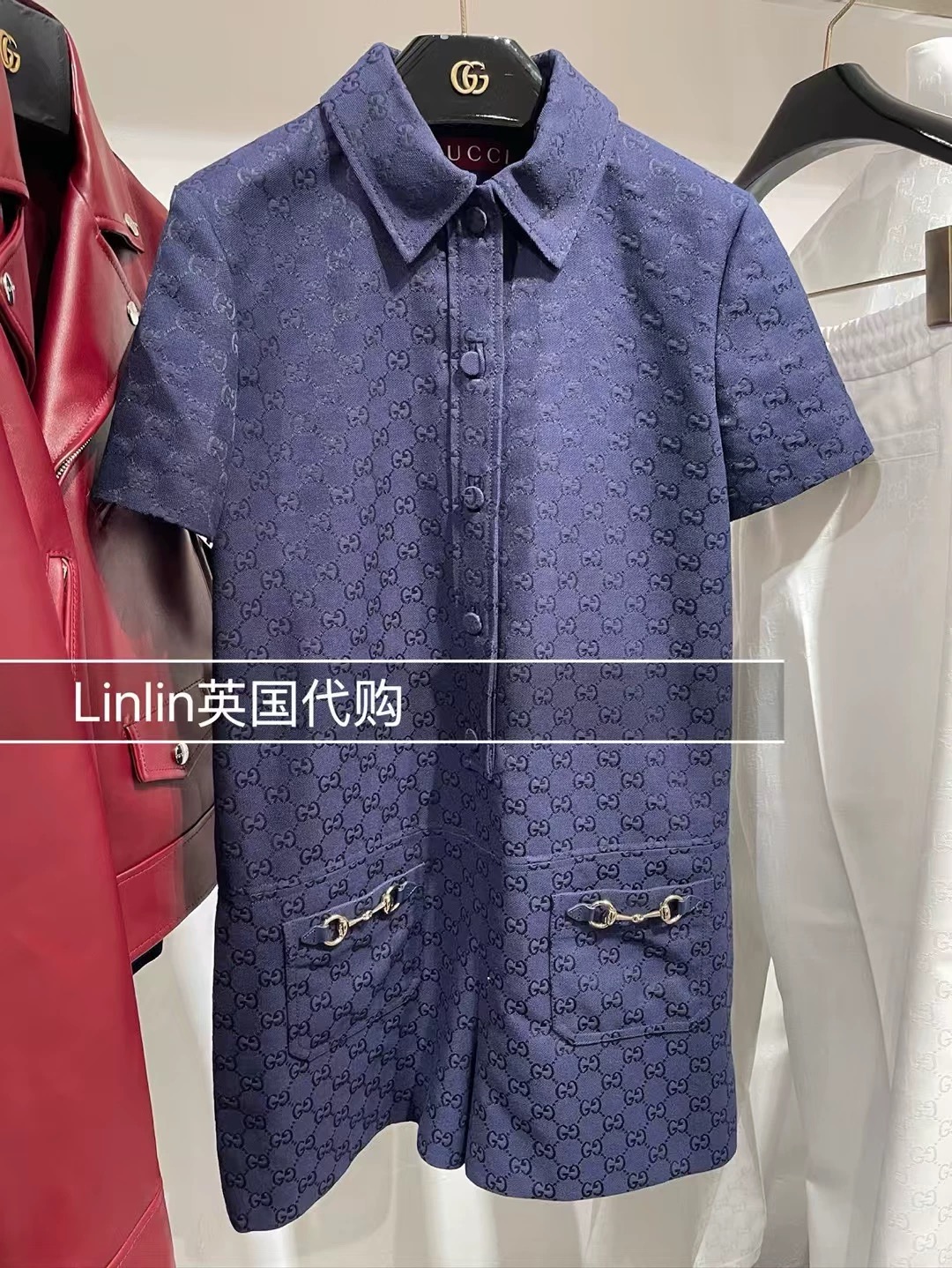 NO:415841,Model number D25042539 GUCC* newest style, presbyterian letter logo jacquard fabric, pocket horse tie buckle decorative button front lapel shortsleeved jumpsuit shorts!  Navy blue, (M size shoulder width 37, bust 96, sleeve length 22, waist 92, clothing length 77) hair, gucci, shorts, T-shirt, alexander wang19860909款号D25042539 GUCC*新款 老花字母logo提花面料、口袋马衔扣装饰系扣前襟翻领短袖连体裤短裤！藏蓝色、（M码肩宽37,胸围96,袖长22,腰围92,衣长77）发,,gucci,shorts,T-shirt,alexander wang,Women's clothing